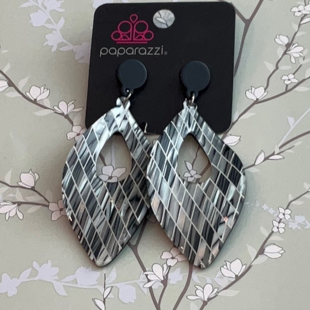 ❄️ Paparazzi | Black and Silver Striped Earrings Shabby Chic Boho